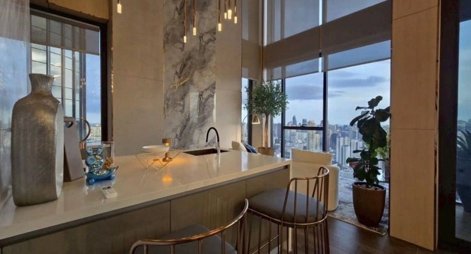 For rent 4 bedrooms condo in Watthana, Bangkok