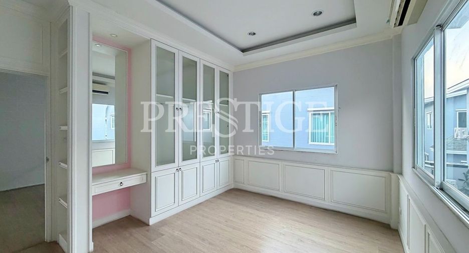 For sale 4 bedrooms house in Bang Lamung, Chonburi