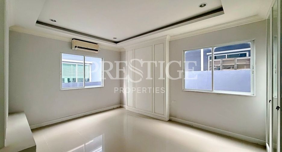 For sale 4 bedrooms house in Bang Lamung, Chonburi
