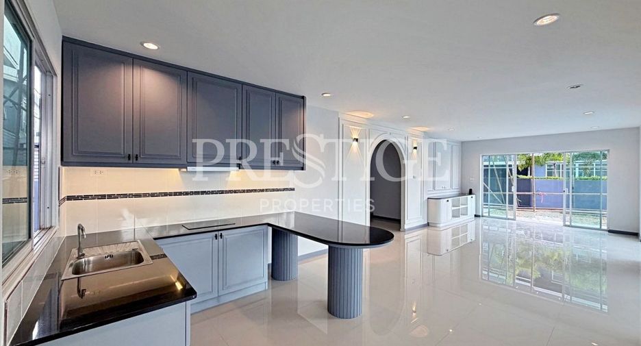 For sale 4 bedrooms house in Bang Lamung, Chonburi