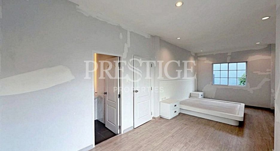 For sale 4 bedrooms house in Bang Lamung, Chonburi