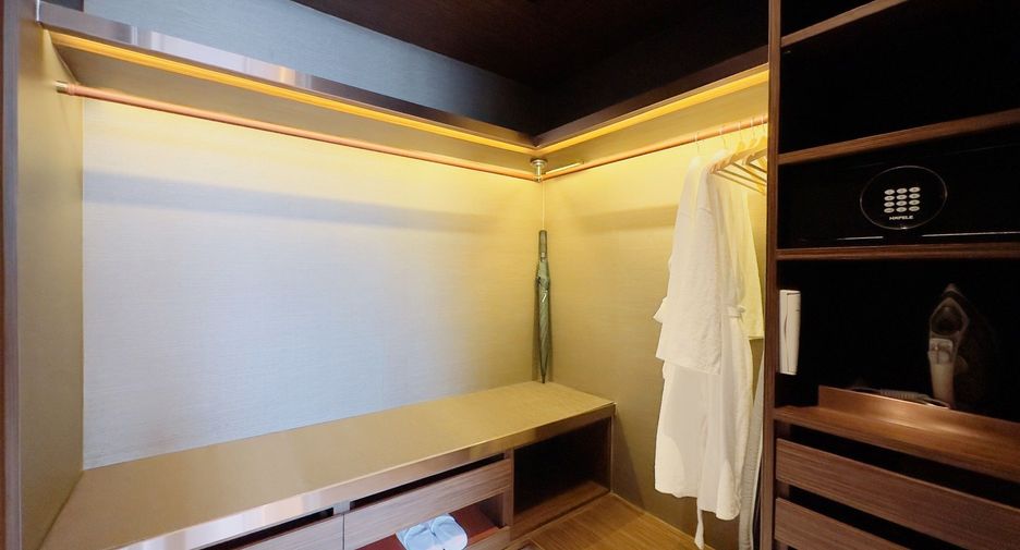 For rent 2 bedrooms condo in Khlong Toei, Bangkok