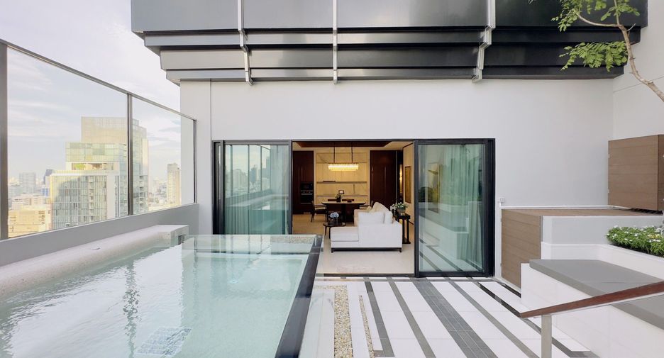 For rent 2 bedrooms condo in Khlong Toei, Bangkok