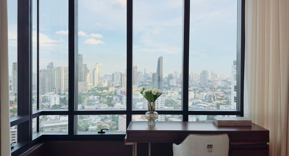 For rent 2 bedrooms condo in Khlong Toei, Bangkok