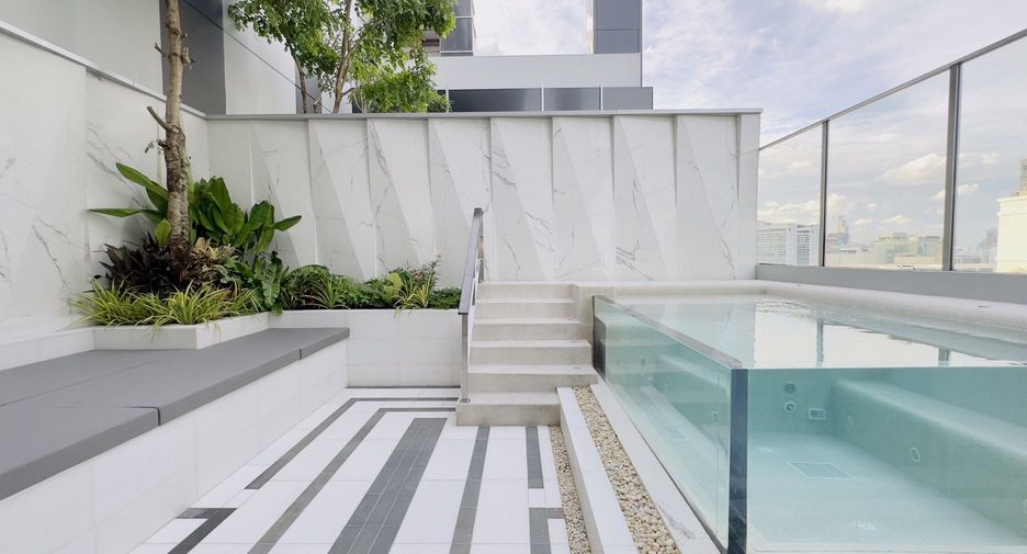 For rent 2 bedrooms condo in Khlong Toei, Bangkok