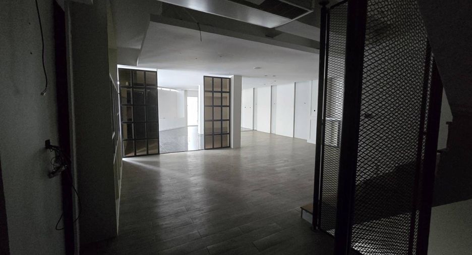 Local comercial en alquiler de 5 habitaciones en Watthana, Bangkok