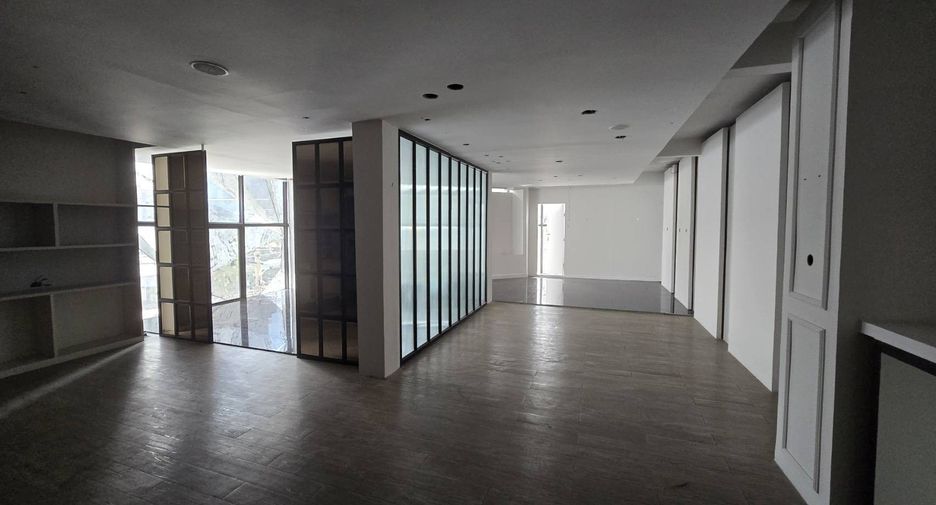 Local comercial en alquiler de 5 habitaciones en Watthana, Bangkok