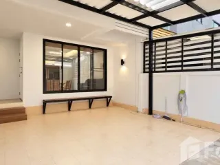 For rent 3 bedrooms townhouse in Mueang Samut Prakan, Samut Prakan
