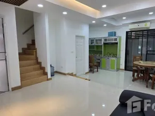 For rent 3 bedrooms townhouse in Mueang Samut Prakan, Samut Prakan