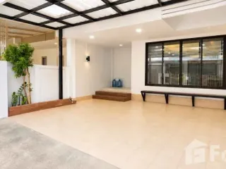 For rent 3 bedrooms townhouse in Mueang Samut Prakan, Samut Prakan