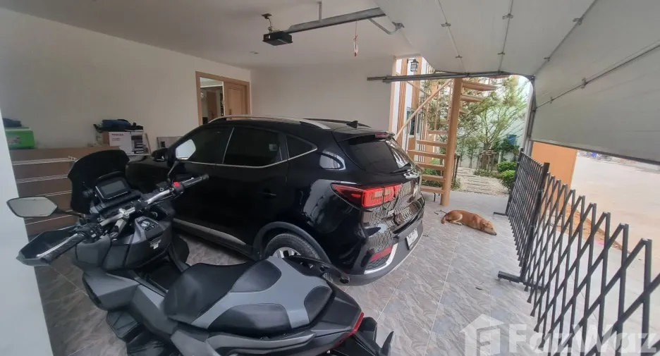 For rent 3 bedrooms villa in Bang Lamung, Chonburi