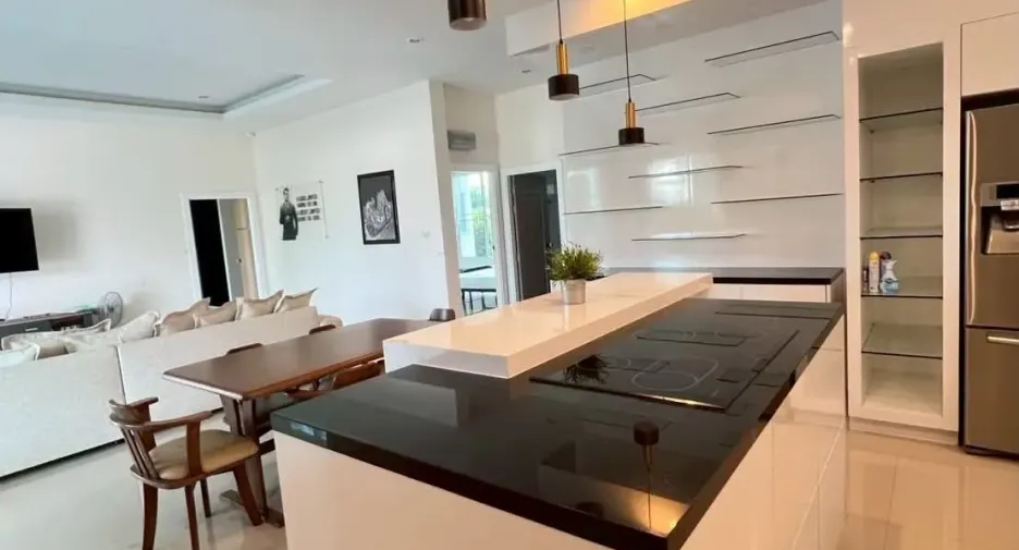 For rent 3 bedrooms villa in Huay Yai, Pattaya