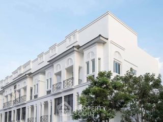 For rent 3 bedrooms townhouse in Phra Khanong, Bangkok