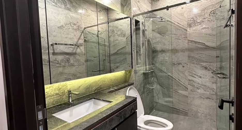 For rent 3 bedrooms condo in Khlong Toei, Bangkok