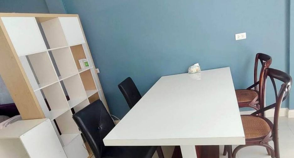 For rent 3 bedrooms townhouse in Wang Thonglang, Bangkok