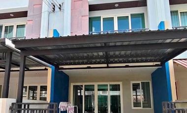 For rent 3 bedrooms townhouse in Wang Thonglang, Bangkok