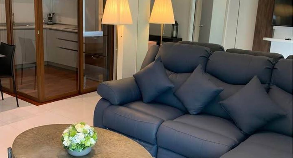 For rent 3 bedrooms condo in Khlong Toei, Bangkok