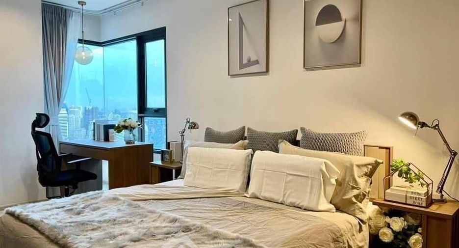 For rent 2 bedrooms condo in Pathum Wan, Bangkok