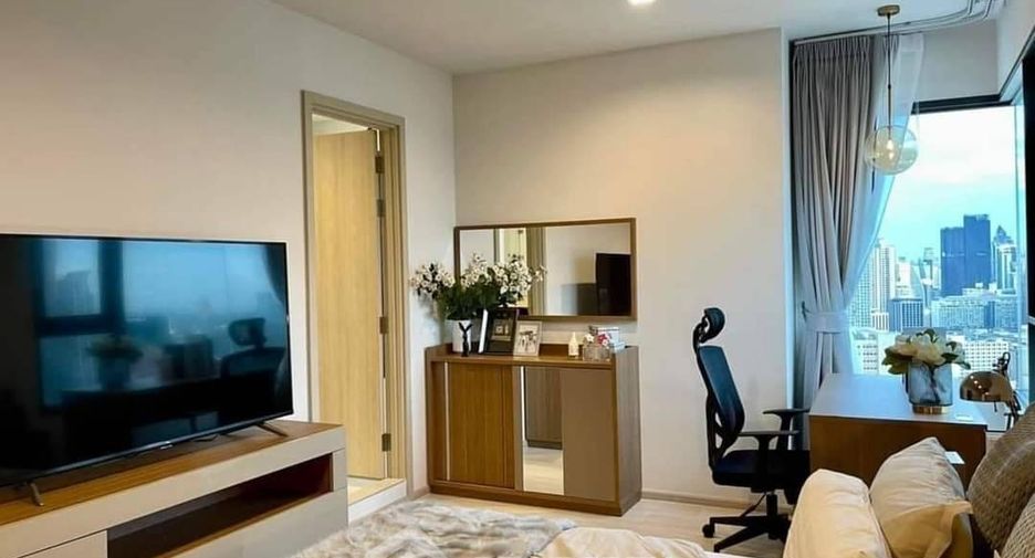 For rent 2 bedrooms condo in Pathum Wan, Bangkok