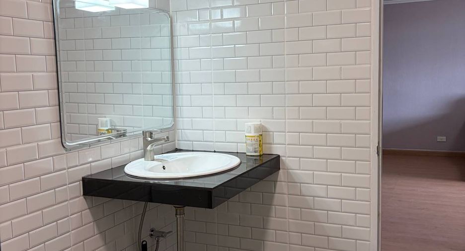 Condo en alquiler de 2 habitaciones en Khlong Toei, Bangkok