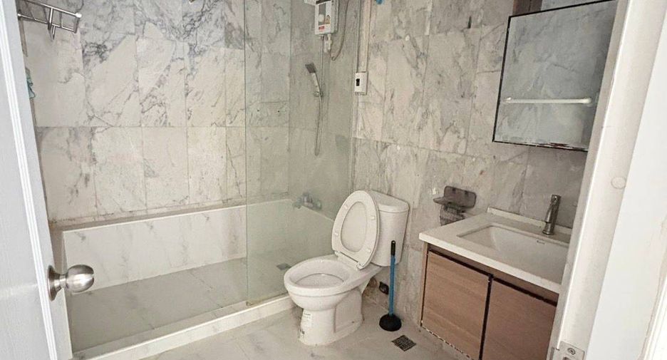 Condo en alquiler de 2 habitaciones en Khlong Toei, Bangkok