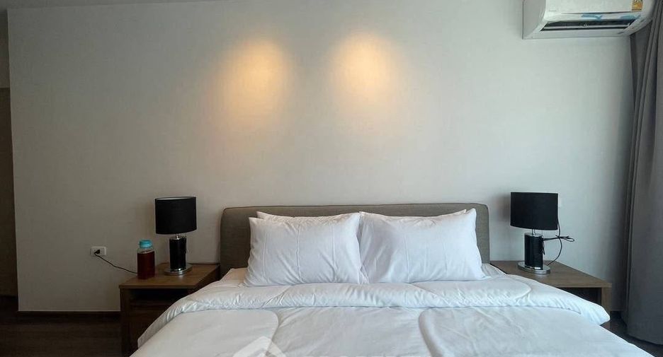 For rent 2 bedrooms condo in Huai Khwang, Bangkok
