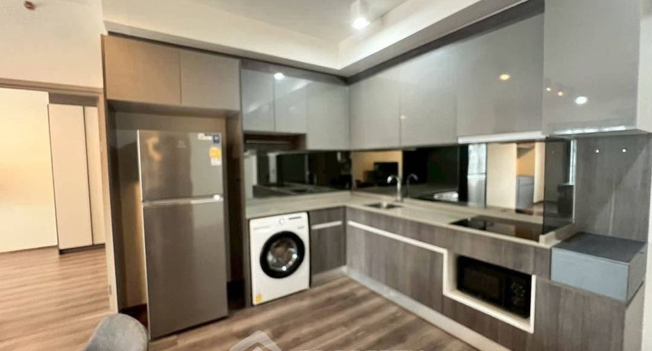 For rent 2 bedrooms condo in Huai Khwang, Bangkok