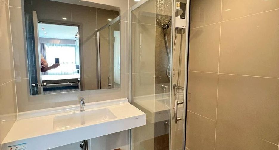 For rent 2 bedrooms condo in Huai Khwang, Bangkok