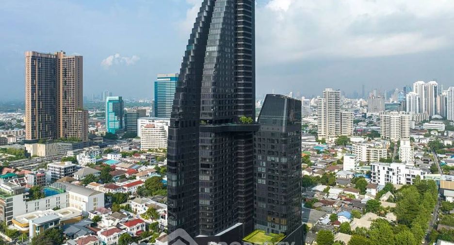 For rent 2 bedrooms condo in Khlong Toei, Bangkok