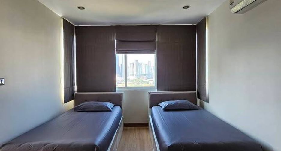 For rent 3 bedrooms condo in Huai Khwang, Bangkok