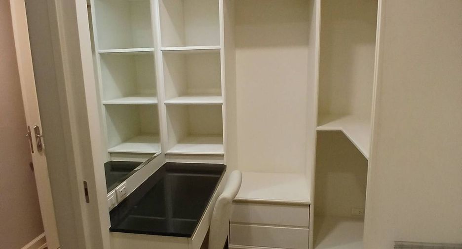 Condo en alquiler de 3 habitaciones en Khlong Toei, Bangkok