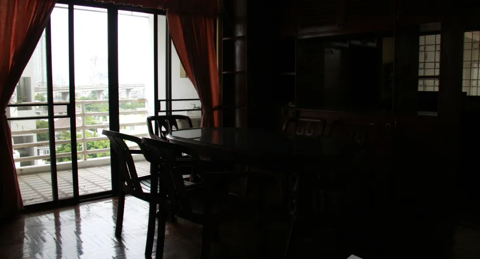 For sale 1 bed condo in Phra Khanong, Bangkok
