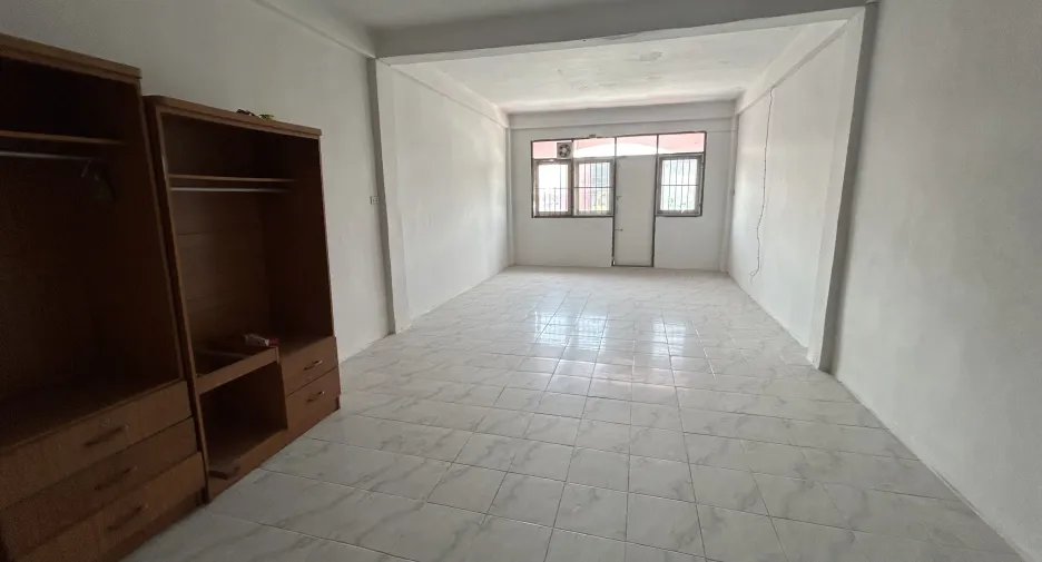 For sale 5 bedrooms retail Space in Phra Khanong, Bangkok