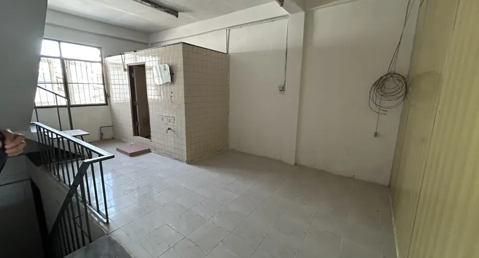 For sale 5 bedrooms retail Space in Phra Khanong, Bangkok