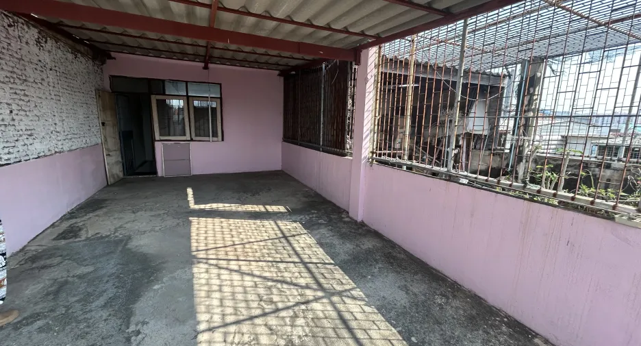 For sale 5 bedrooms retail Space in Phra Khanong, Bangkok