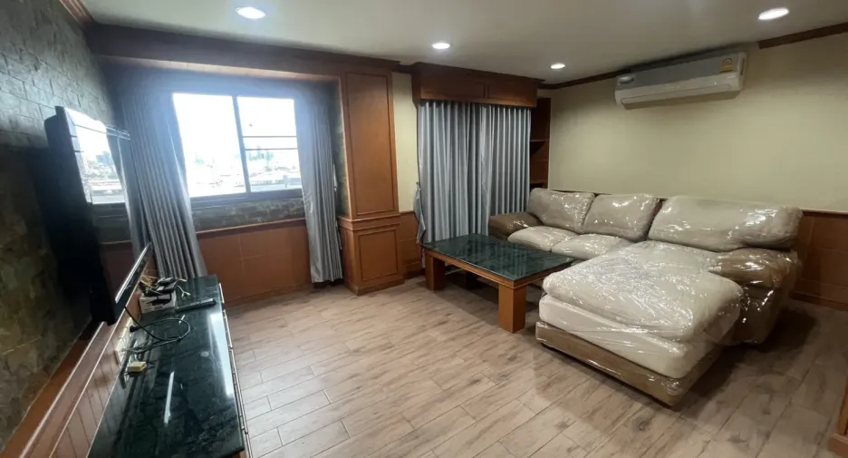 Wohnung zur Miete mit 2 Zimmer in Huai Khwang, Bangkok