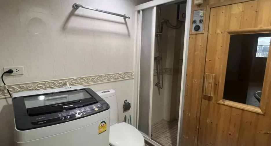 Wohnung zur Miete mit 2 Zimmer in Huai Khwang, Bangkok