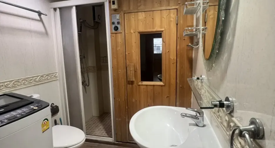 Wohnung zur Miete mit 2 Zimmer in Huai Khwang, Bangkok