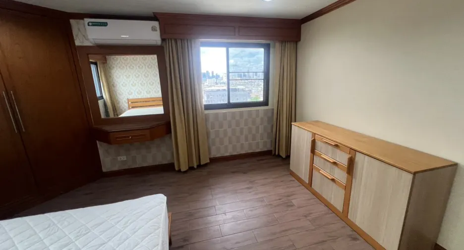 Wohnung zur Miete mit 2 Zimmer in Huai Khwang, Bangkok