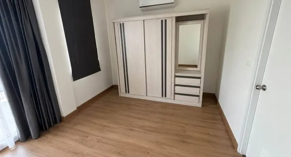 Casa en alquiler de 3 habitaciones en Bang Phli, Samut Prakan
