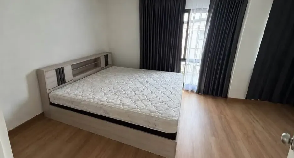 Casa en alquiler de 3 habitaciones en Bang Phli, Samut Prakan