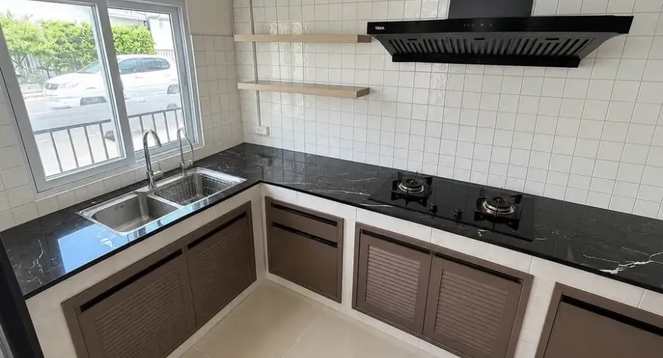 Casa en alquiler de 3 habitaciones en Bang Phli, Samut Prakan