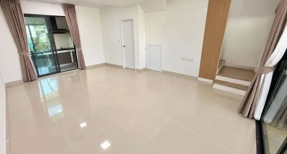 Casa en alquiler de 3 habitaciones en Bang Phli, Samut Prakan