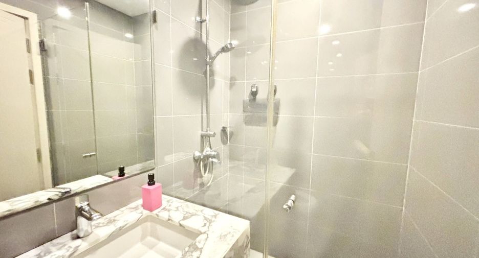 For rent 2 bedrooms condo in Pathum Wan, Bangkok
