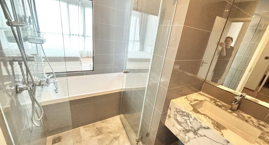 For rent 2 bedrooms condo in Pathum Wan, Bangkok