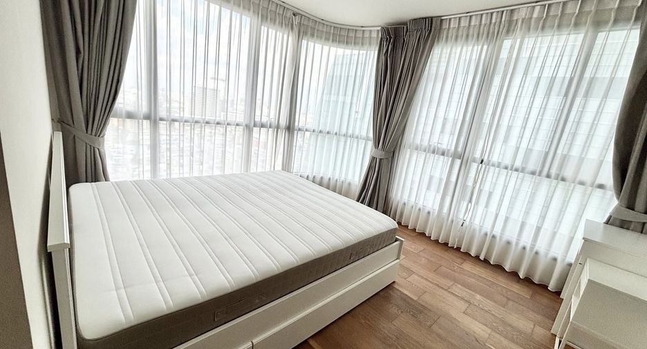 For rent 2 bedrooms condo in Pathum Wan, Bangkok