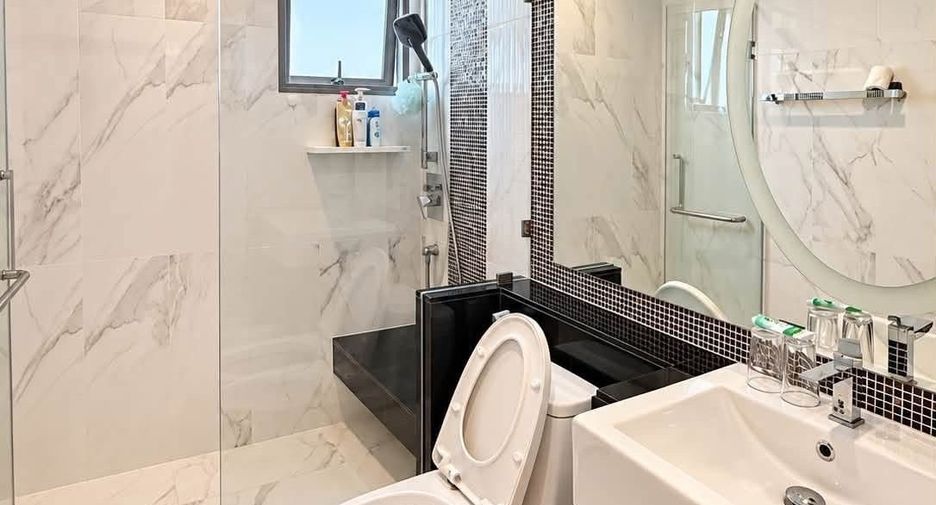 For sale and for rent 4 bedrooms condo in Watthana, Bangkok