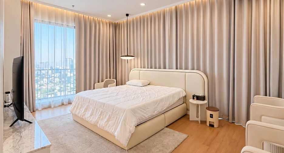 For sale and for rent 4 bedrooms condo in Watthana, Bangkok