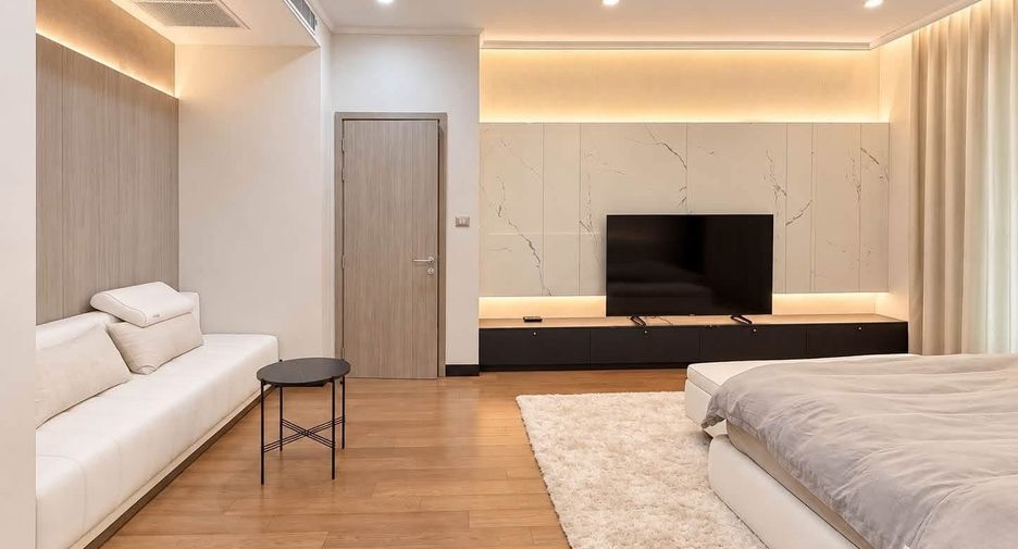 For sale and for rent 4 bedrooms condo in Watthana, Bangkok