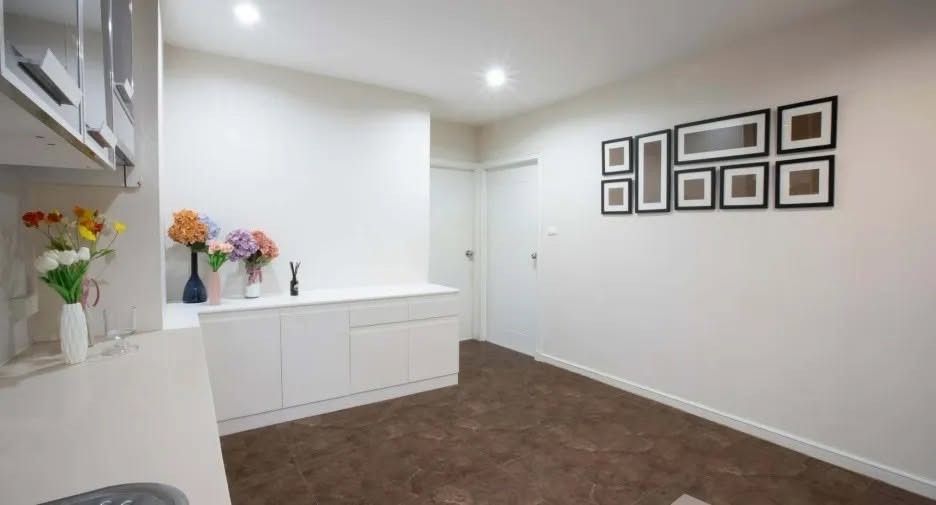 For sale 2 ベッドルーム condo in Bang Rak, Bangkok